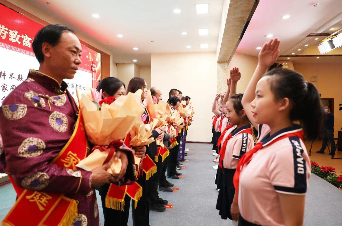 2022年天祝縣“最美家庭”評選揭曉大會現場.jpg